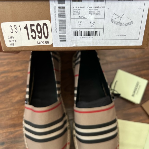 BURBERRY - Picture 2 of 5